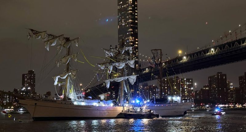 Mexican navy ship hits Brooklyn Bridge