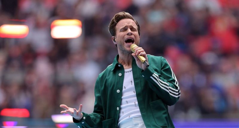 Olly Murs fans dubbed 'disrespectful' for sitting during concert amid complaint