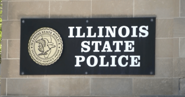 One injured, lane closed in I-57 rollover crash in Douglas Co.