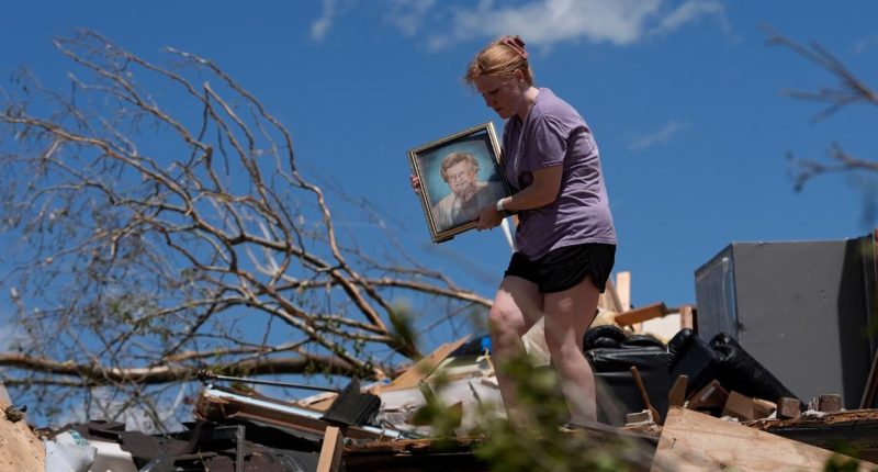 Severe Midwest, South storms kill 27, hospitalize others