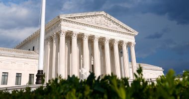 Supreme Court permits Trump to end protections for 500,000 immigrants
