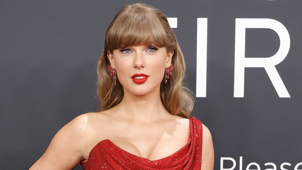 Taylor Swift fans think she is up to something with Jennifer Lopez