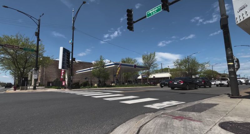 Val Warner goes on 'Chicago Neighborhood Walk' through Austin with street counselor, professor Benny Lee