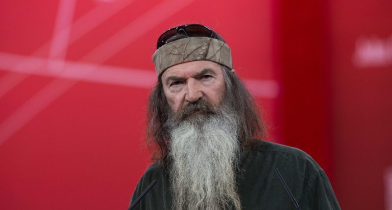 ‘Duck Dynasty’ Star Phil Robertson Dies Following Alzheimer’s Battle
