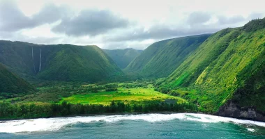 American tourist falls 30 feet off cliffside trail in vacation hot spot