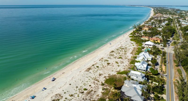 Apparent shark bite sends southwest Florida beachgoer to hospital
