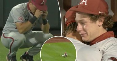 Arkansas' Charles Davalan in tears after costly CWS blunder