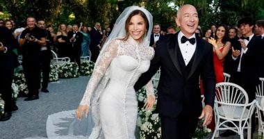 Billionaire Jeff Bezos and Lauren Sanchez exchange vows