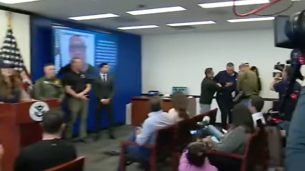 Democrat senator forcibly removed after crashing DHS Secretary Noem's press conference