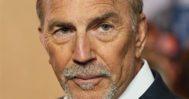 Headshot of Kevin Costner.