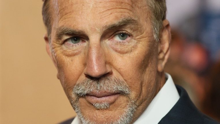 Headshot of Kevin Costner.
