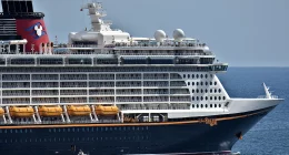 Father leaps into ocean after daughter falls from Disney cruise ship deck: reports