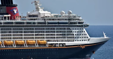 Father leaps into ocean after daughter falls from Disney cruise ship deck: reports