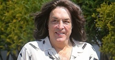 Iconic '80s singer born without an ear looks nearly unrecognizable