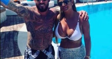 Thomas and Coleen Campbell by a pool.