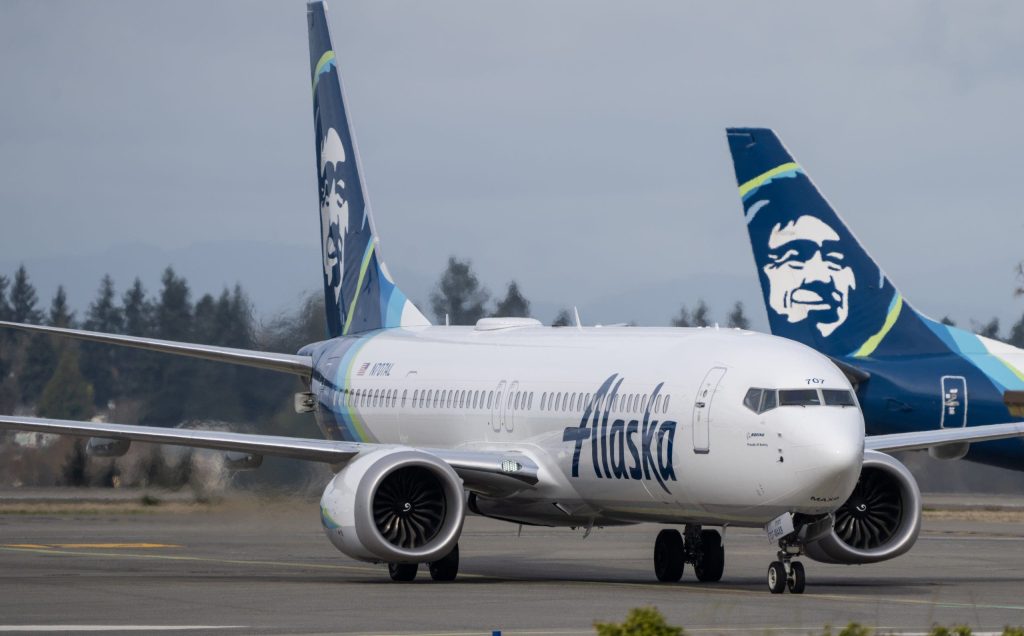 Passenger in custody after 'direct threat' to airplane shuts down Seattle Airport runways