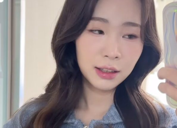 Photo of Guava Shuishui, a makeup-eating influencer.
