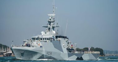 HMS Spey (P234) departing Portsmouth.