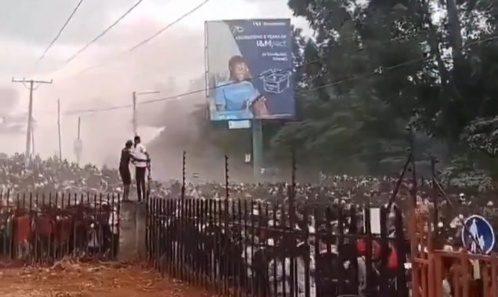 “Ruto must go” Thousands of Kenyans chant as they take to the streets to demand their President’s resignation on one year anniversary of de@dly protests