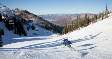 Skier plummets 1,000 feet down mountain