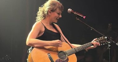Taylor Swift fans are convinced she's about to release country album