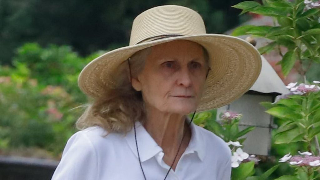 Tom Cruise co-star is unrecognizable at 75... who is she?