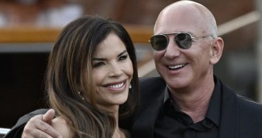 Touching exchange between Lauren Sanchez and Jeff Bezos revealed