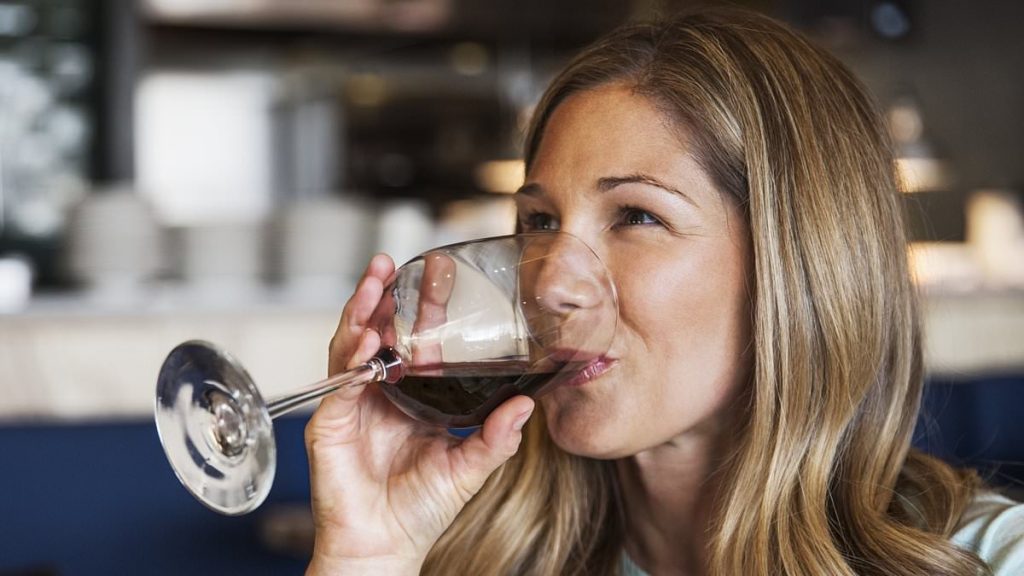 Traveler teaches Karen a lesson during bizarre restaurant encounter