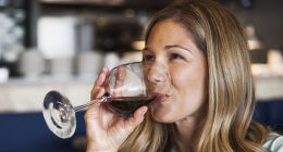 Traveler teaches Karen a lesson during bizarre restaurant encounter