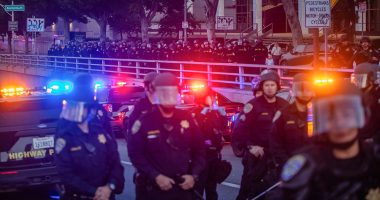 Violent anti-Trump protesters force LAPD to take action as peaceful day turns chaotic