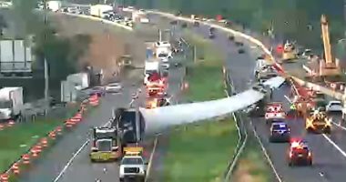Wind turbine blade crashes into traffic on busy Northeast interstate