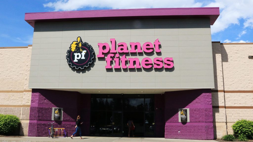 Woman charged after overdose death of man whose body was found in Planet Fitness tanning bed