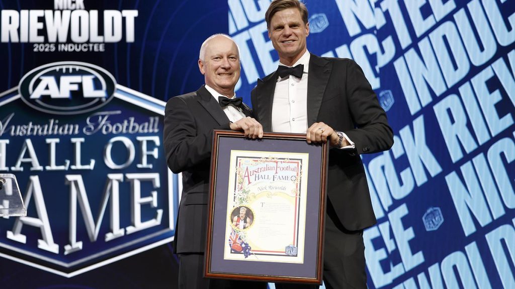 'Don Bradman of footy' inducted as 33rd Legend of the Australian Football Hall of Fame, as who's-who of the AFL hit the blue carpet for glitzy ceremony