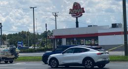 2 injured in shooting inside Lake City Arby's; suspects arrested after pursuit