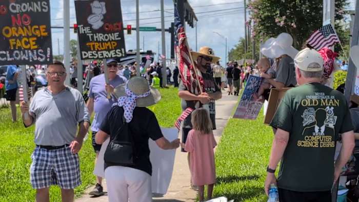 Anti-Trump ‘No Kings’ protests line Central Florida streets