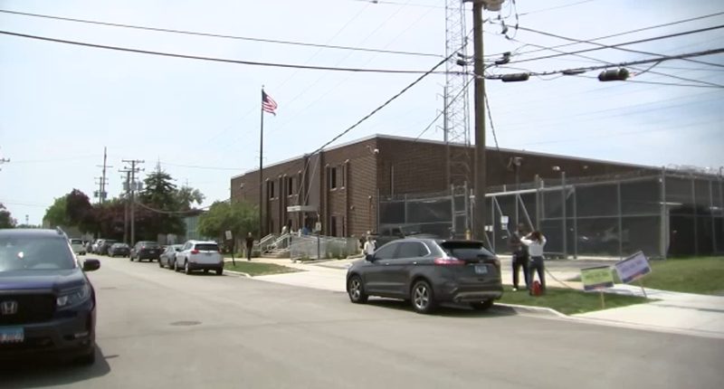 Broadview facility immigration case check-in requests over Father's Day weekend raise ICE raid fears, Chicago families say