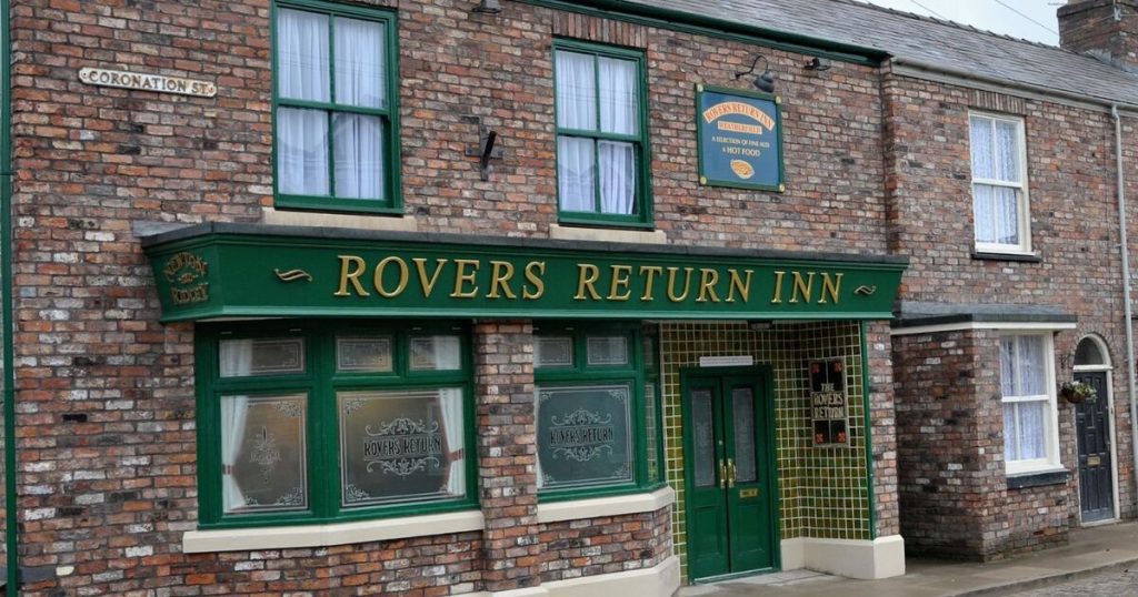 Corrie legend flooded with support as they make relationship announcement
