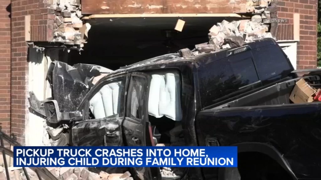 Dodge pickup truck crash into West Woodlawn, Chicago apartment building leaves 4 injured in 600-block of East Marquette Road: CPD