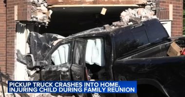 Dodge pickup truck crash into West Woodlawn, Chicago apartment building leaves 4 injured in 600-block of East Marquette Road: CPD