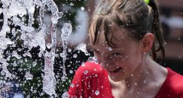 Eastern half of US sweltering again, with dangerous heat wave expected to last until midweek
