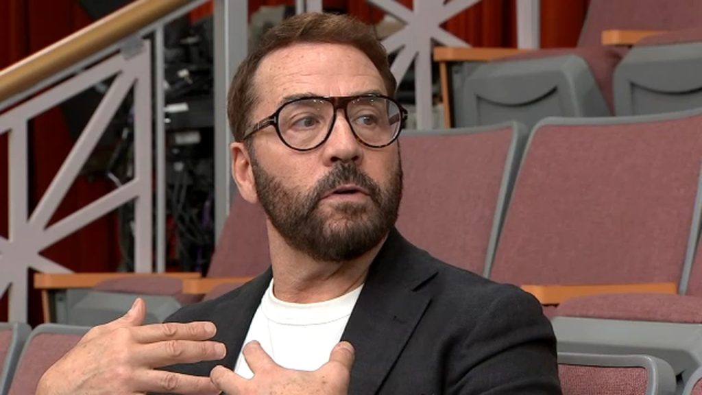 'Entourage' actor Jeremy Piven bringing stand-up comedy show to The Vic in Lakeview, Chicago this Friday