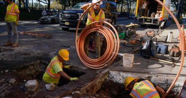 Flint's still-unfinished lead pipe replacement serves as cautionary tale to other cities