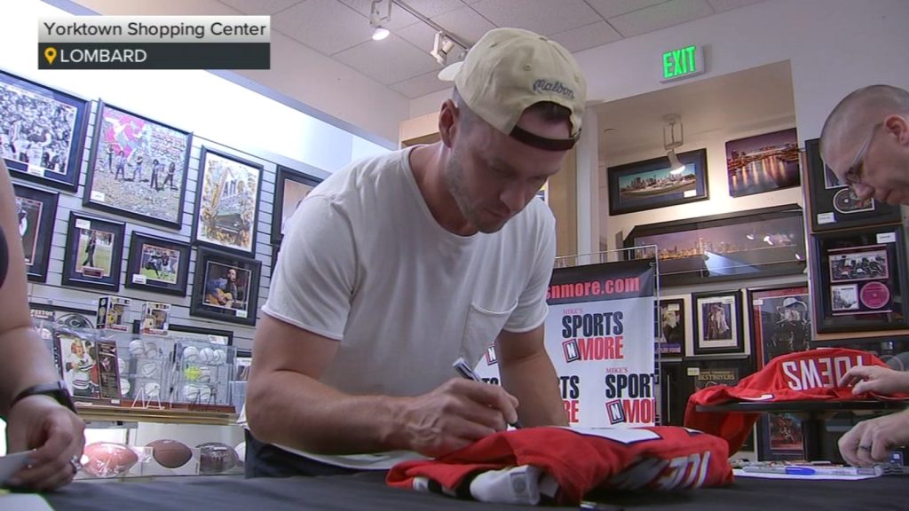 Former Chicago Blackhawks star Jonathan Toews signs autographs at Lombard Yorktown Shopping Center amid NHL comeback journey