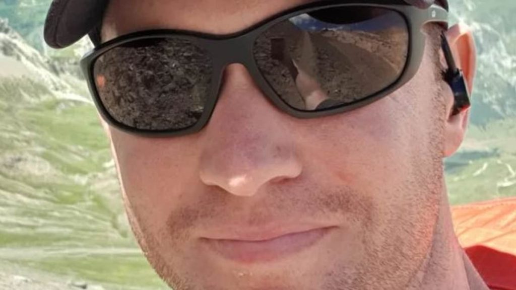 Hero who stopped phone snatcher in his tracks with fearsome body check reveals why he stepped in - as thief faces jail