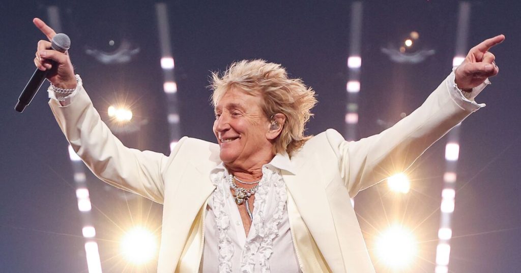 How much do Glastonbury stars earn as Rod Stewart forced to fork out £300,000