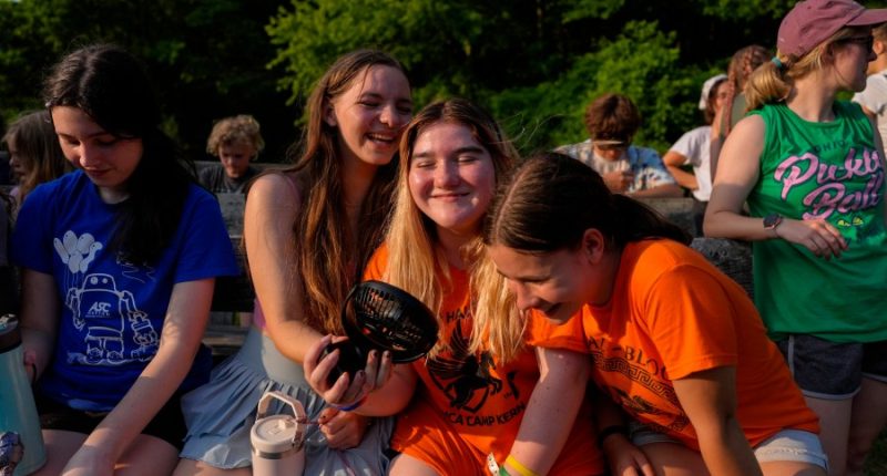 How to stay cool in the heat wave hitting parts of the US — even without air conditioning