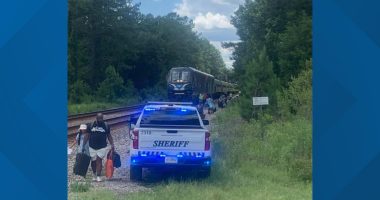 Hundreds stuck in disabled Amtrak train for hours in Florida