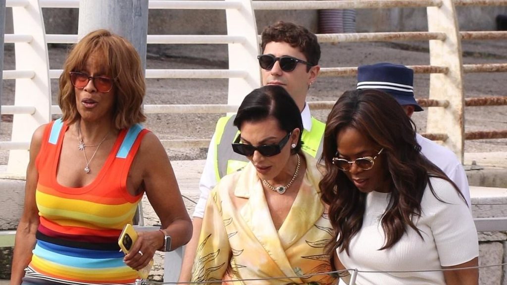 Jeff Bezos and Lauren Sanchez's guests leave Venice after wedding