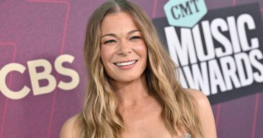 LeAnn Rimes' teeth fell out during concert in Washington