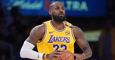 LeBron James opts for record 23rd NBA season, will stay with Lakers